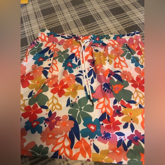 NWT flowered skirt - Picture 3 of 7